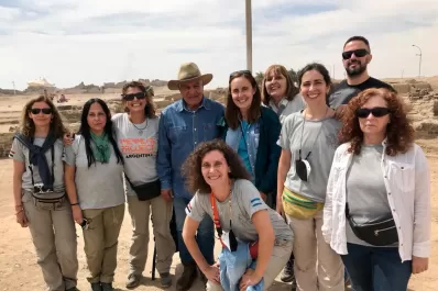 Docentes de la Facultad de Artes estudian tumbas egipcias de más de 3.500 años de antigüedad