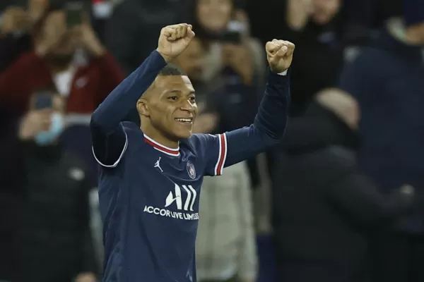 Mbappé: PSG le ofrece una montaña de euros