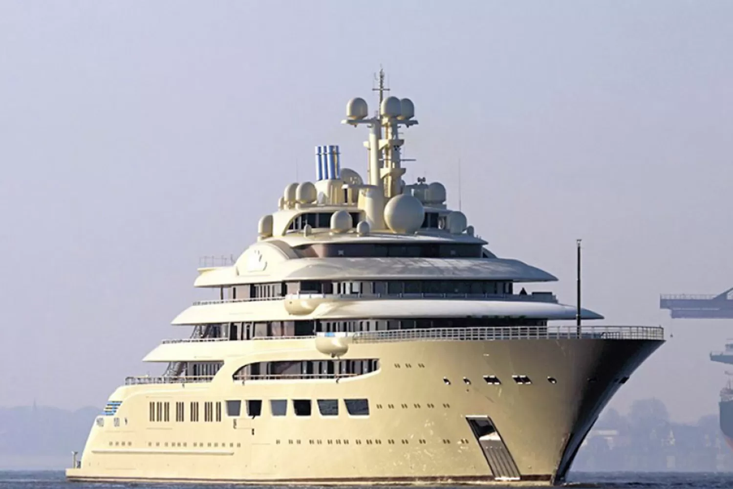 Alemania incautó el yate del oligarca ruso Alisher Usmanov