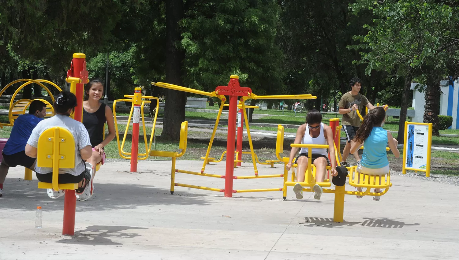 AL SOL. El jueves estará ideal para practicar deportes en el parque 9 de Julio.