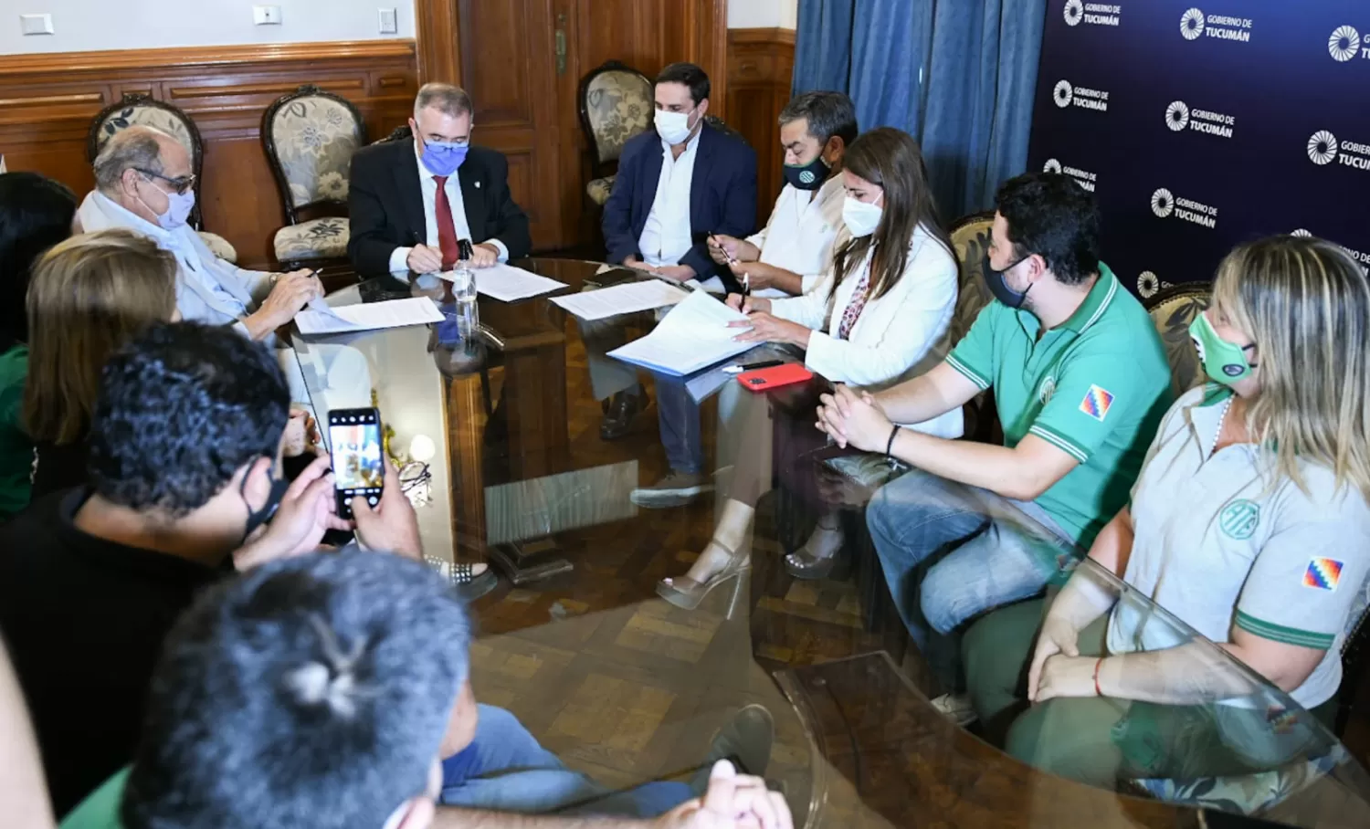 Gobierno y gremio firmaron el acuerdo salarial.