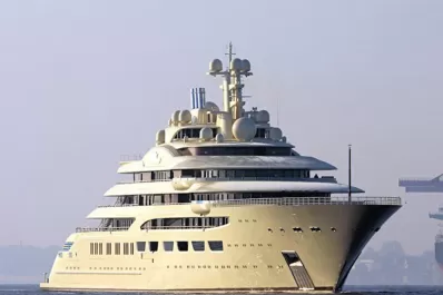 Alemania incautó el yate del oligarca ruso Alisher Usmanov