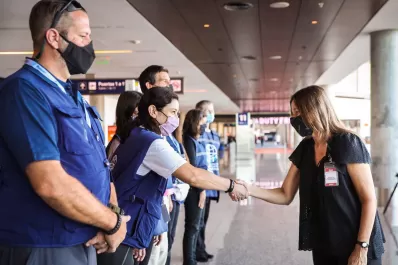 Guerra Rusia-Ucrania: partió hacia Europa la delegación de Cascos Blancos de Argentina