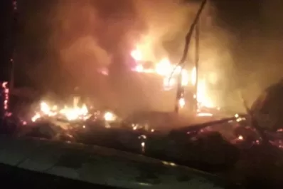 Una mujer discutió con su ex, le prendió fuego la casa y el perro murió quemado