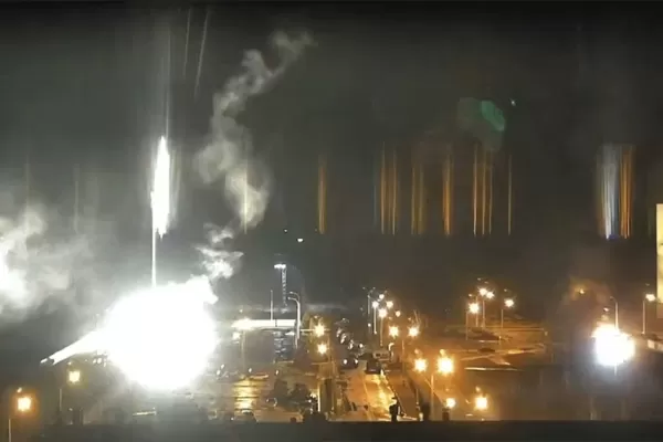 Los rusos atacan la central nuclear más grande de Europa y hay alarma mundial