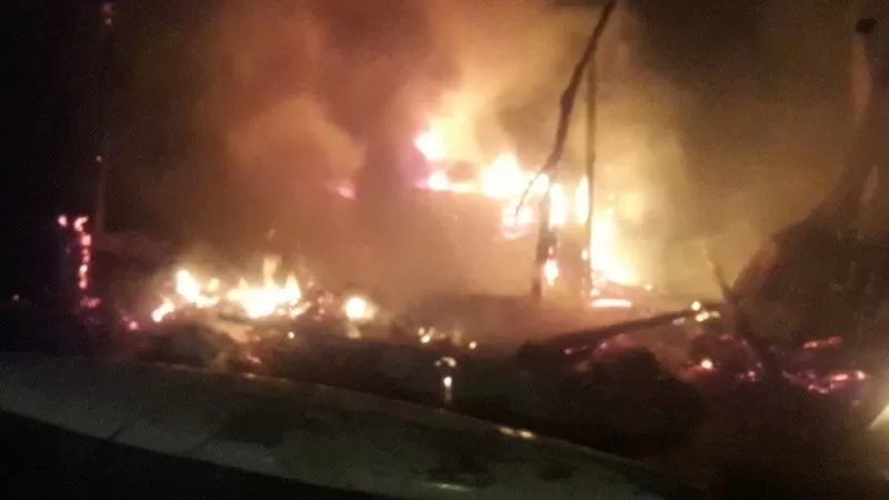 El fuego destruyó la vivienda en Santa Fe.