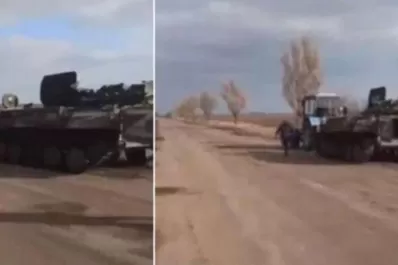 Video: un campesino ucraniano robó un tanque ruso con la ayuda de su tractor