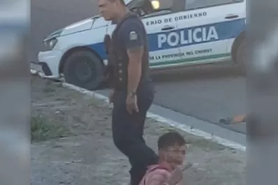 Un cuidacoches le robó el arma a un policía y le gatilló dos veces en la cabeza