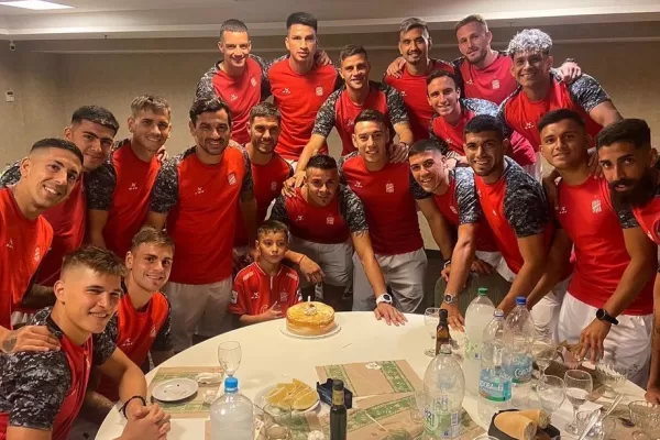 Un cirujita festejó su cumpleaños junto al plantel de San Martín