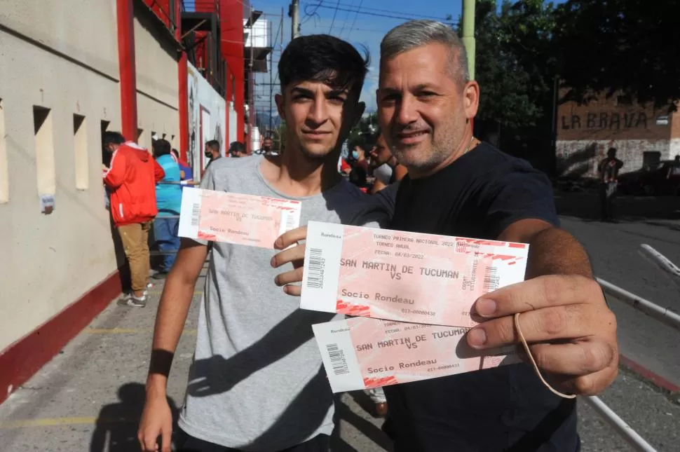 MUCHA ANSIEDAD. Durante la mañana de ayer, muchos hinchas pasaron por las boleterías para asegurar su lugar. La Ciudadela volverá a contar con el calor popular. 