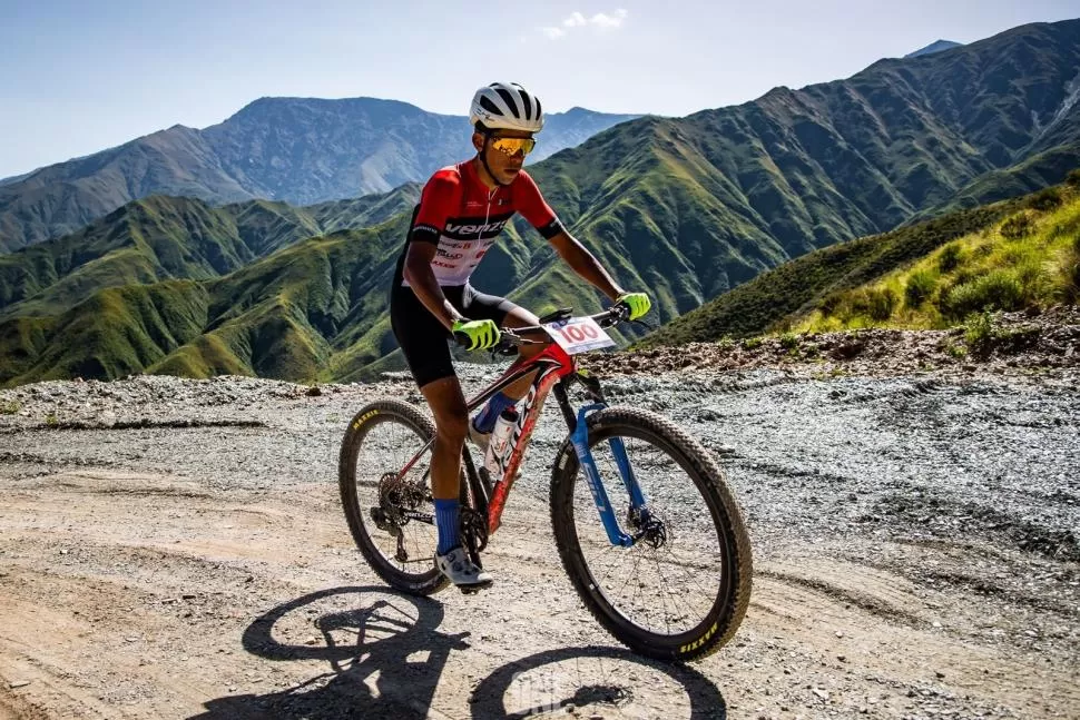 GRAN NIVEL. “Álvarito” Macías tuvo un gran 2021: ganó el Rally Trasmontaña y fue campeón Tucumano de cross country. foto @one1__photo 