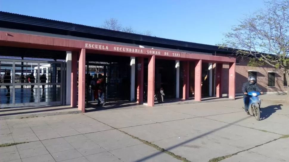 EDUCACIÓN. Fue en la escuela secundaria de Lomas de Tafí donde el profesor Ferreri trabó relación con su alumno. Fue hace unos cinco años. 