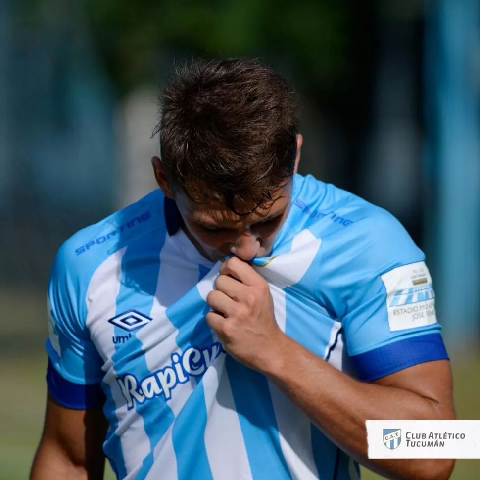 CELESTE Y BLANCA. Durante unos días, Ignacio Maestro Puch cambiará de camiseta, aunque no de colores. Como Cuello en su momento, fue convocado a la sub 20. @ATOficial