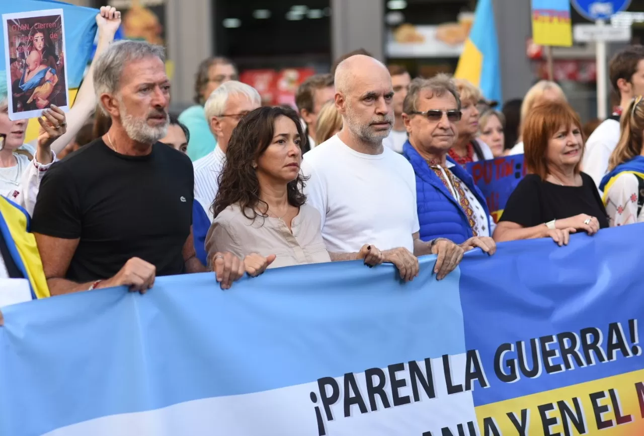 Rodríguez Larreta en la marcha de apoyo a Ucrania. 