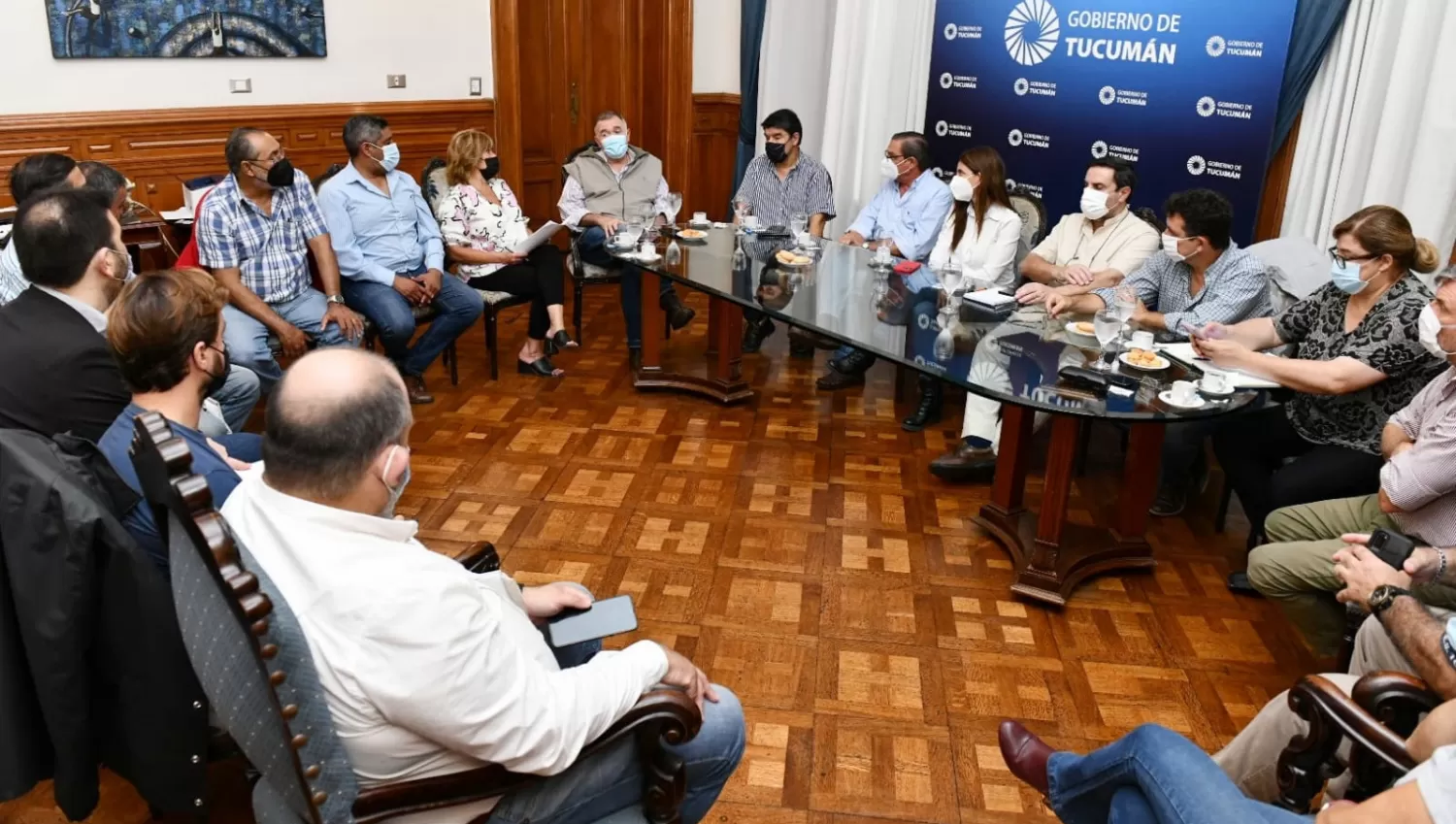 MITIN URGENTE. El vicegobernador, a cargo del Poder Ejecutivo, Osvaldo Jaldo, se reunió esta mañana con el comité de emergencia, para evaluar los daños que dejó la tormenta de anoche.