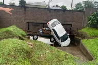 Video: en Yerba Buena la fuerza del agua fue tal que revoleó autos