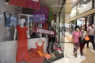 Con la mayor baja en indumentarias, las ventas minoristas cayeron por tercer mes consecutivo