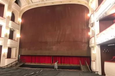 Anuncian que en abril reabrirá el teatro Alberdi