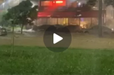 Videos: la tormenta convirtió en ríos las calles de la capital y Yerba Buena