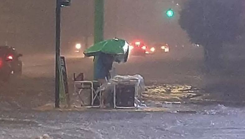 LA FUERZA DEL AGUA. Imágenes de la tormenta Tucumán que causó inundaciones.