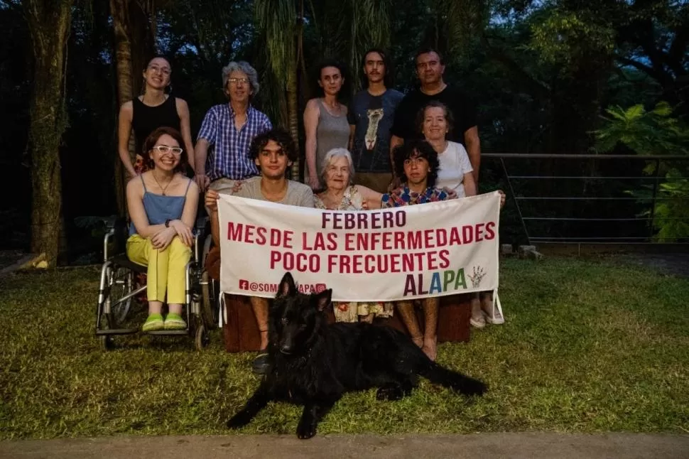 COMPROMETIDOS. Jazmín y su familia conmemoran el mes de las EPOF. 