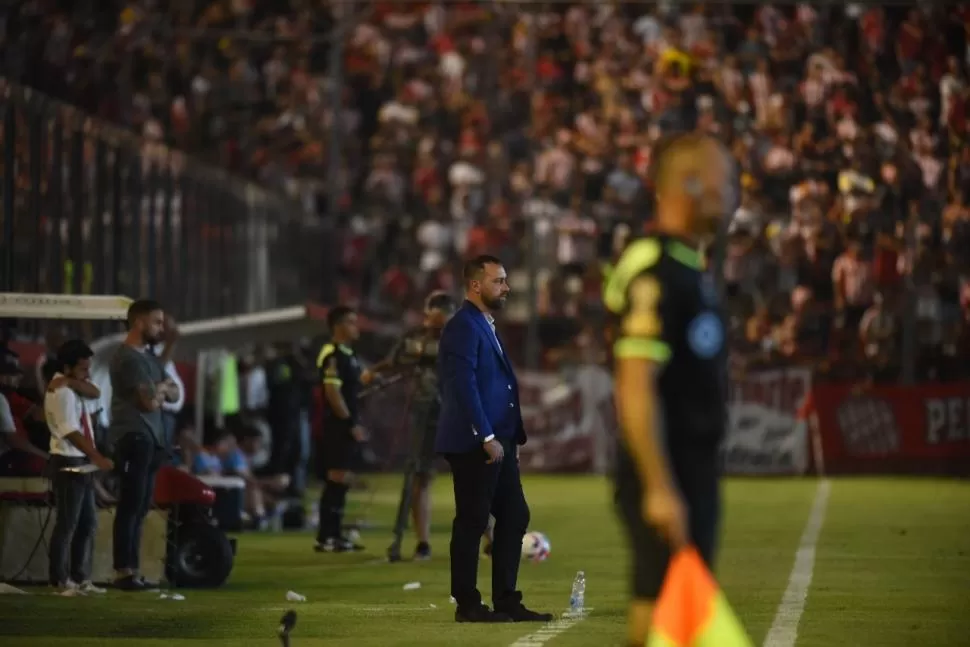 SÓLO UN TIEMPO. En pocos minutos y con su DT pegado a la línea lateral, San Martín sentenció la lucha contra Estudiantes. En el entretiempo, De Muner fue expulsado y no pudo seguir de cerca el juego. la gaceta / foto de diego aráoz 