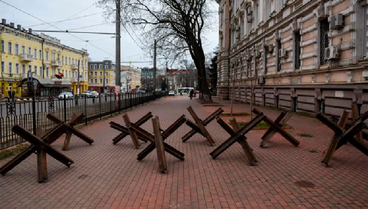 PREPARADA. Ucrania dispuso barreras antitanques en la ciudad de Odesa, el presunto próximo objetivo de Rusia.