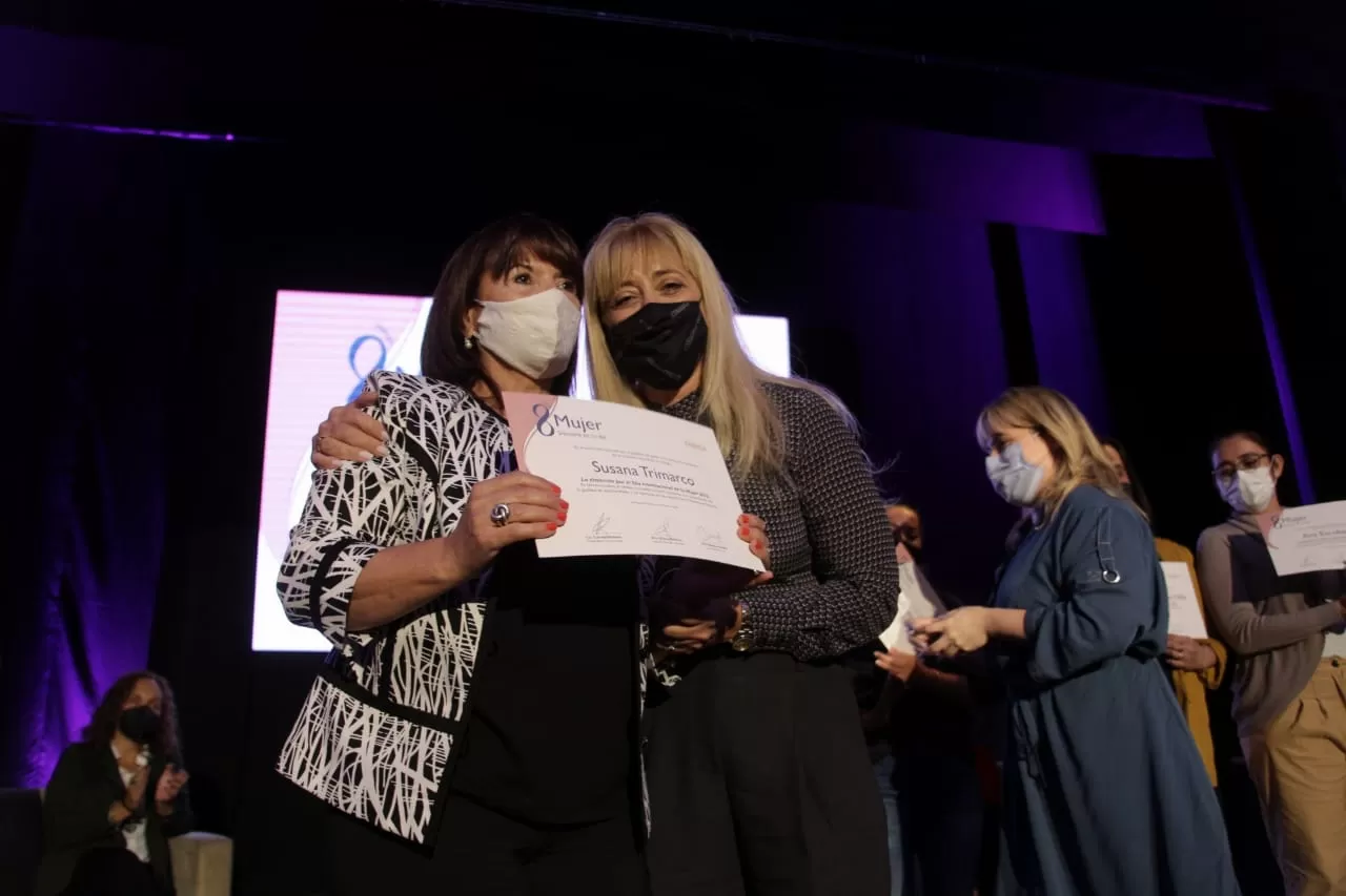 RECONOCIMIENTO. Chahla, junto a Susana Trimarco. 