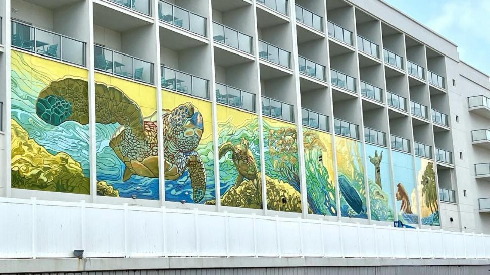 EN ESTADOS UNIDOS. El realizador tucumano fue convocado para desarrollar un trabajo inspirado en la fauna marina, que se luce en un restaurante,