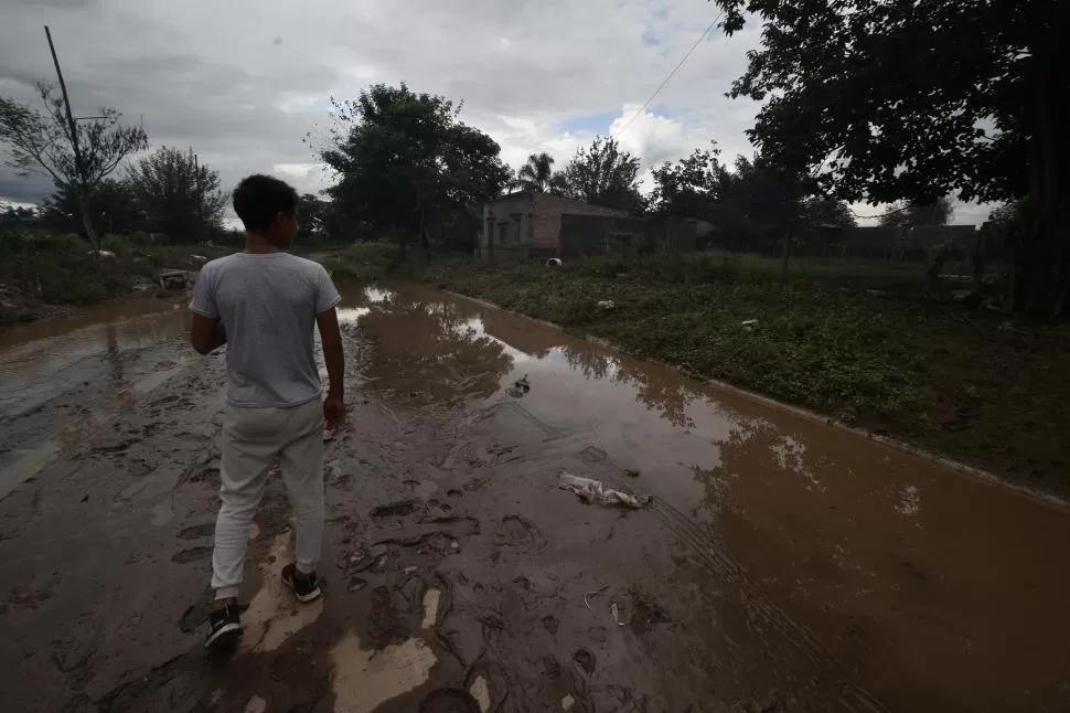 ZONA CONTAMINADA. Los pozos ciegos se han desbordado en varios sectores de Río Chico, lo cual hace insalubre el área.  