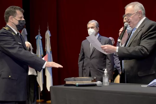 Jaldo tomó juramento a Julio Fernández, el nuevo jefe de la Policía