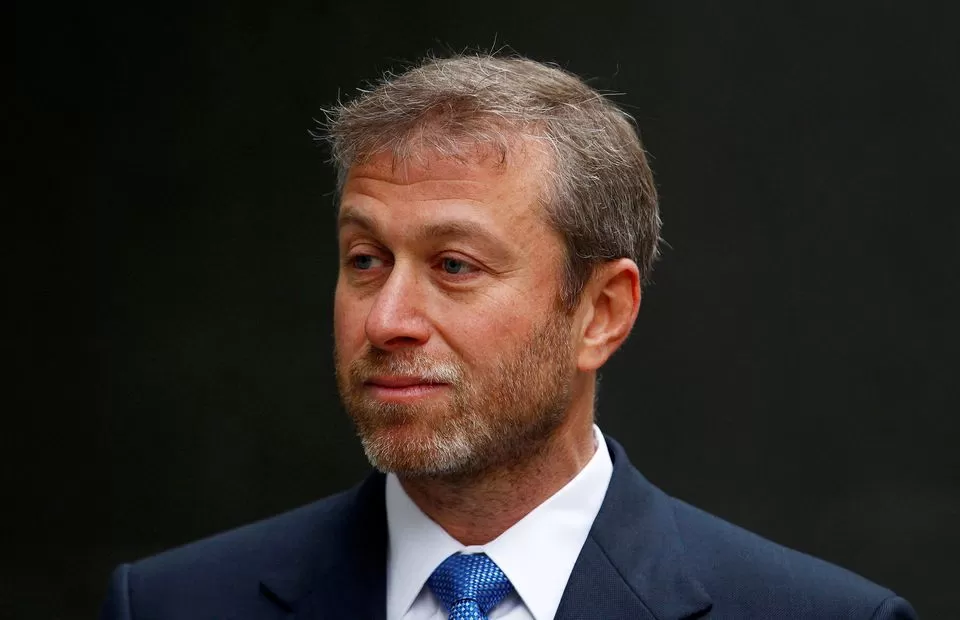 SEVERO IMPACTO. El magnate ruso Abramovich sufrió duras sanciones que repercutirán en el club Chelsea. Foto de Reuters