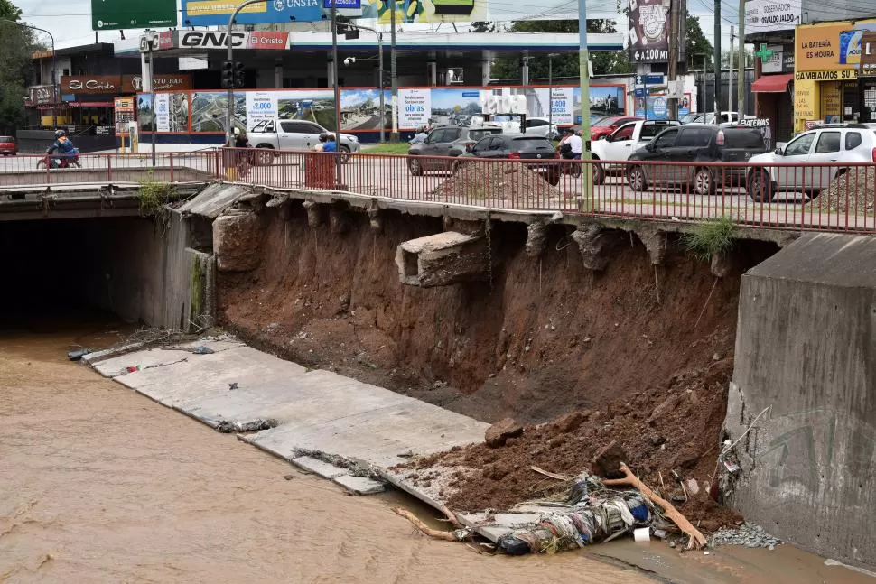 Los canales requieren mantenimiento.