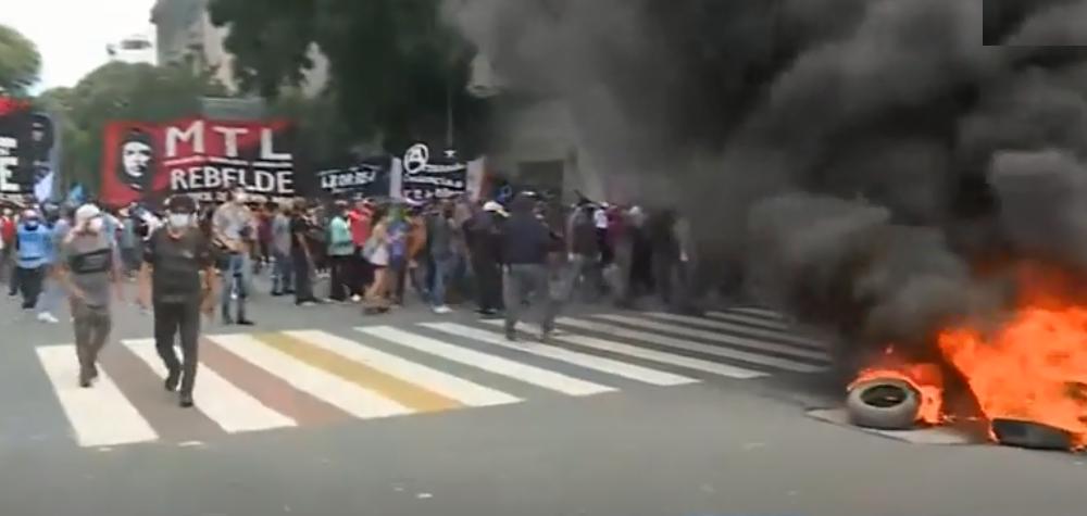 PROTESTA FRENTE AL PARLAMENTO