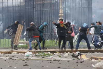 Debate por el acuerdo con el FMI: hubo violencia en las afueras del Congreso