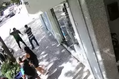 Violación en Palermo: un revelador video muestra cómo una testigo golpeó a la víctima