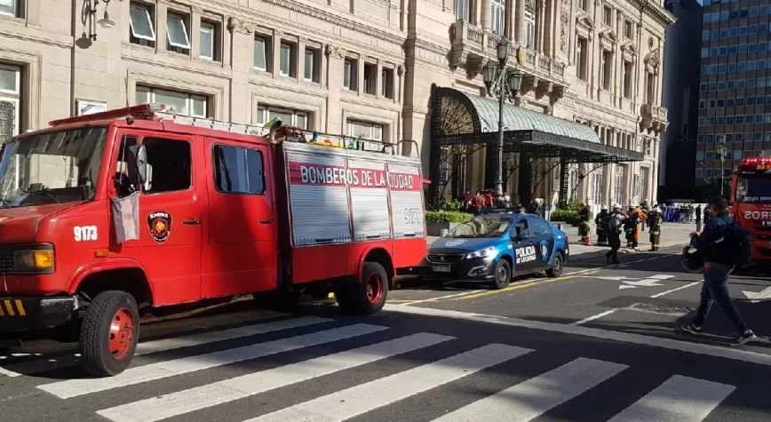 Evacuaron el Teatro Colón