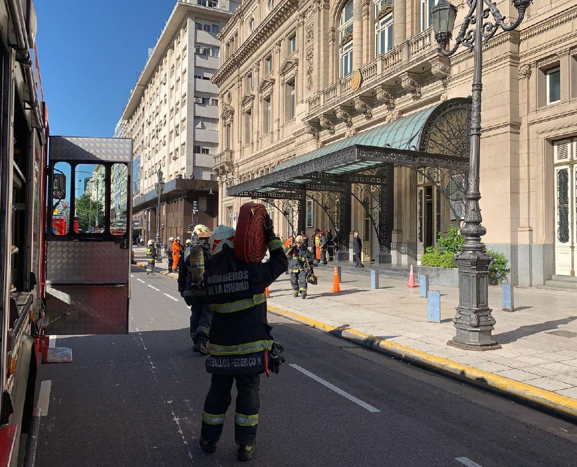 Evacuaron el Teatro Colón