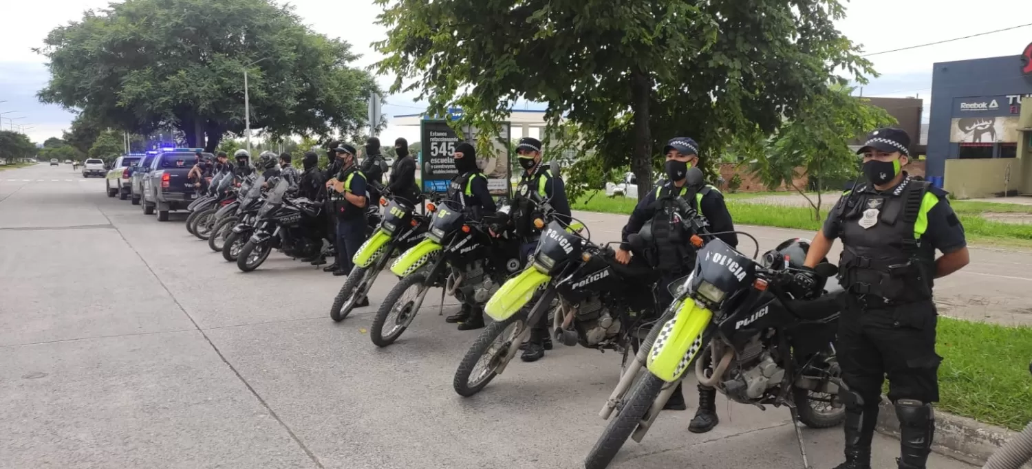 Unos 100 policías y más de 15 móviles se movilizan por Yerba Buena