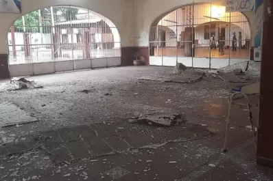 En una escuela se cayó el cielorraso y volvieron a las clases virtuales