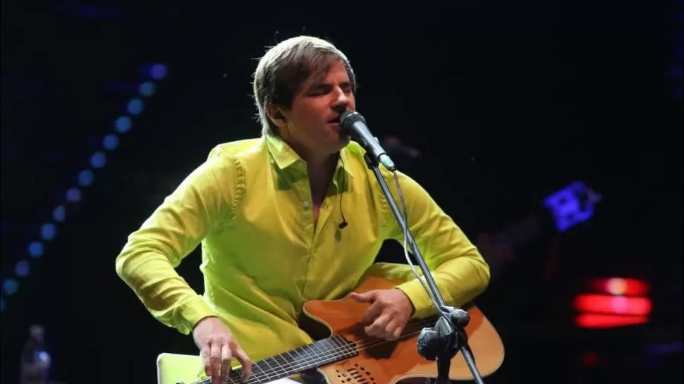 LO ESTABAN ESPERANDO. Era la primera vez que Pennisi subía al escenario de Jesús María y lo recibieron nada menos que con la Consagración.  