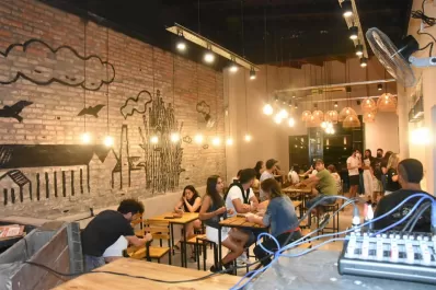 Una moza trans fue discriminada por clientes en un bar de Tucumán