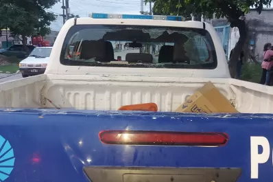 Yerba Buena: destrozaron dos camionetas de la Policía a pedradas
