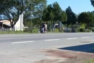 Una moto y un cuatriciclo corrían picadas en el puente del río Colorado