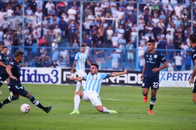 Atlético no fue rival para un rotundo Racing, y cayó 4 a 0