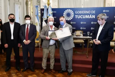 El Gobierno provincial entregó reconocimientos a bomberos y a brigadistas forestales