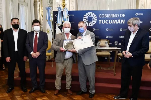 El Gobierno provincial entregó reconocimientos a bomberos y a brigadistas forestales