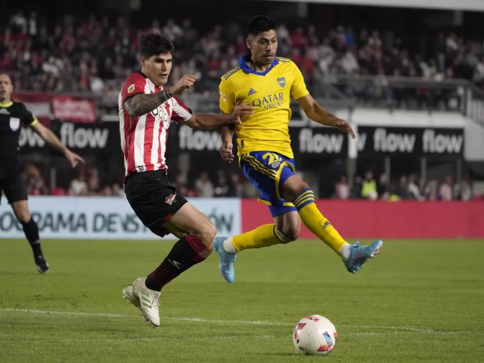 MUCHA DINÁMICA. En La Plata, el partido fue intenso de principio a final. 