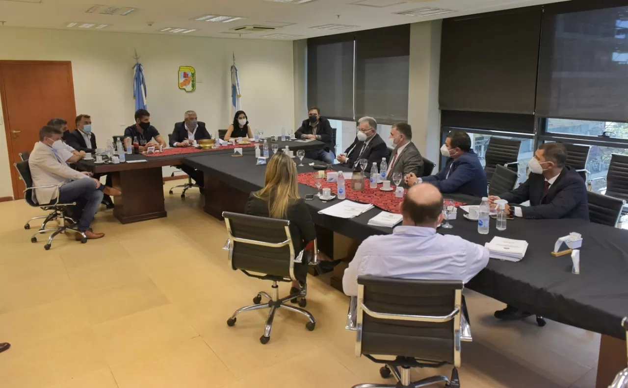 EN LA LEGISLATURA. Legisladores recibieron a representantes de la Caja Previsional de Abogados. Foto: Prensa HLT