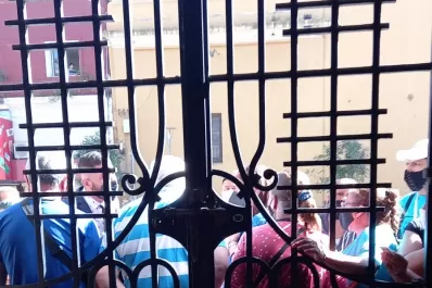 Hicieron un piquete y bloquearon uno de los accesos a la Casa de Gobierno